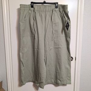 NWT Ava & Viv Plus 2X Olive Green Wide Leg Cropped Utility Pants